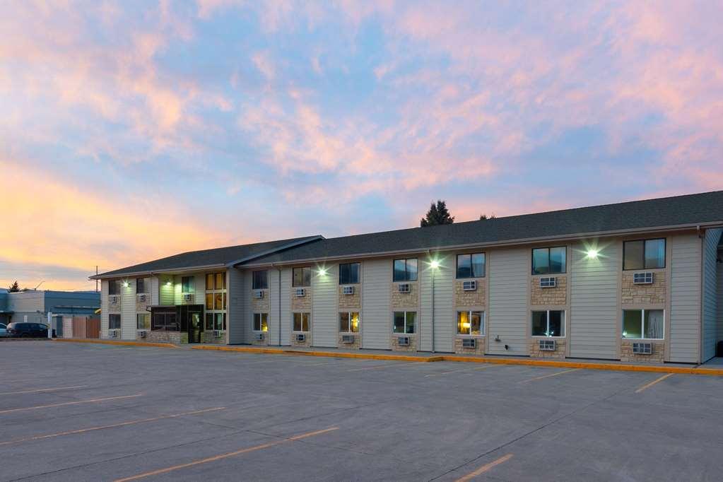 Super 8 By Wyndham Livingston Yellowstone Exterior foto