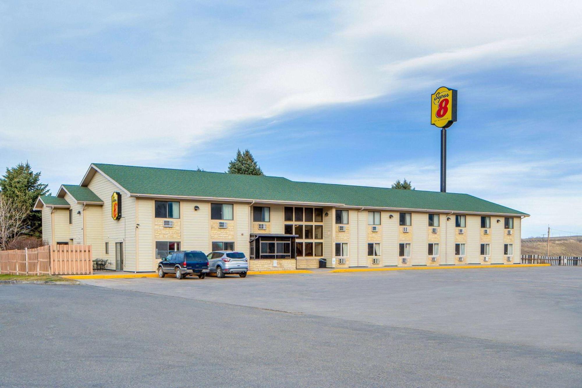 Super 8 By Wyndham Livingston Yellowstone Exterior foto